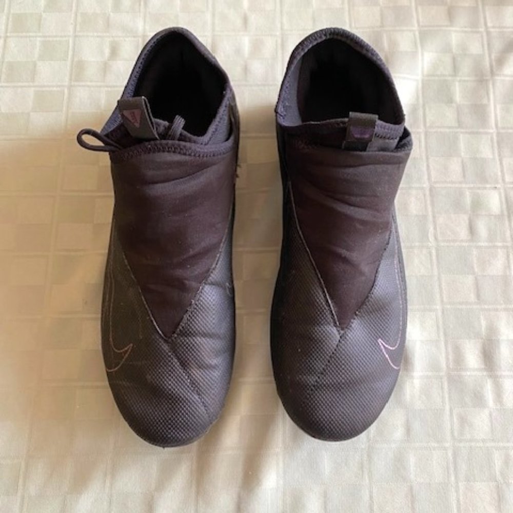 Phantom VSN Men's Outdoor Soccer Cleats Size 9, Used